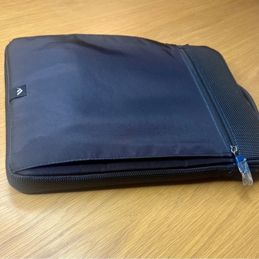 New Brenthaven Tred Vertical Carry Sleeve iPad Chromebook Black Protective Case